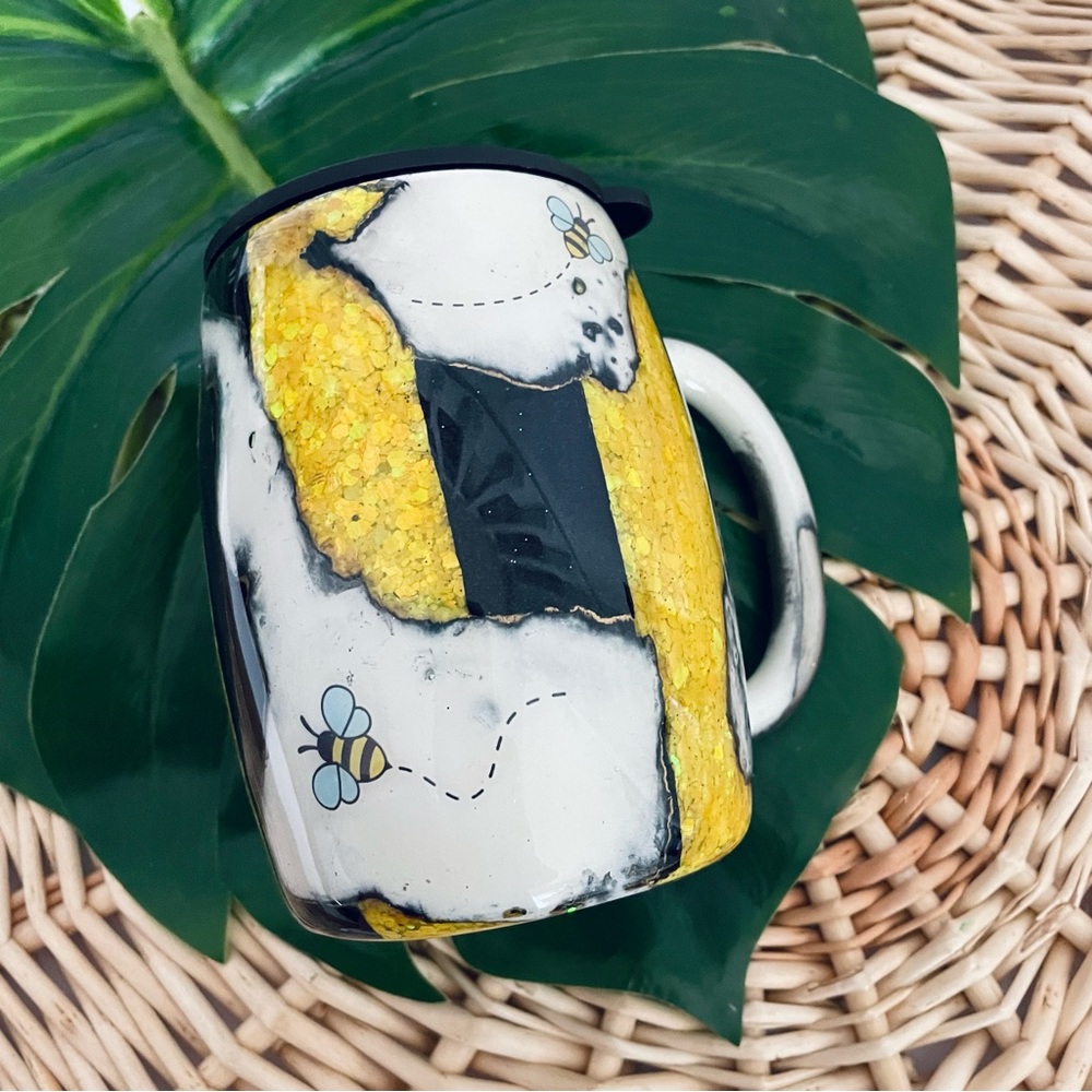 Custom made epoxy Yellow, White & Black Bubble Bee mug with handle and lid New
